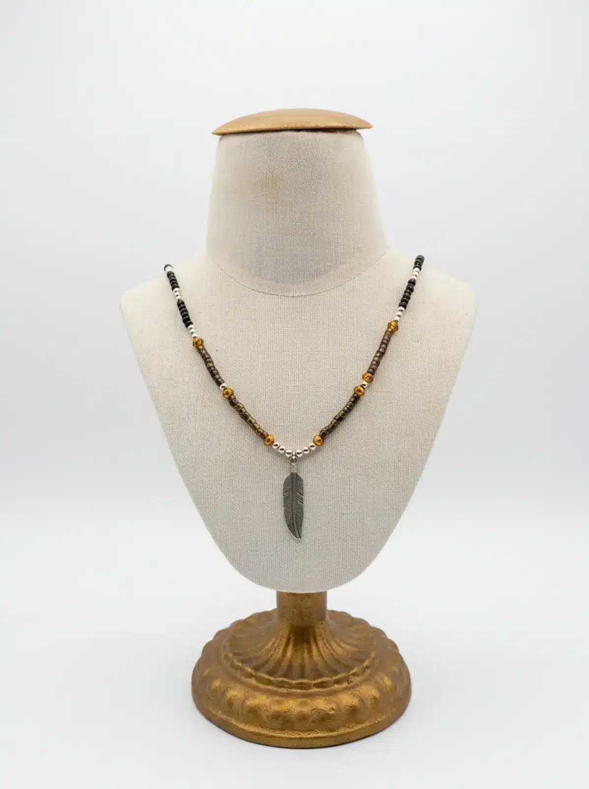 Collar Delta Negro con Dorado