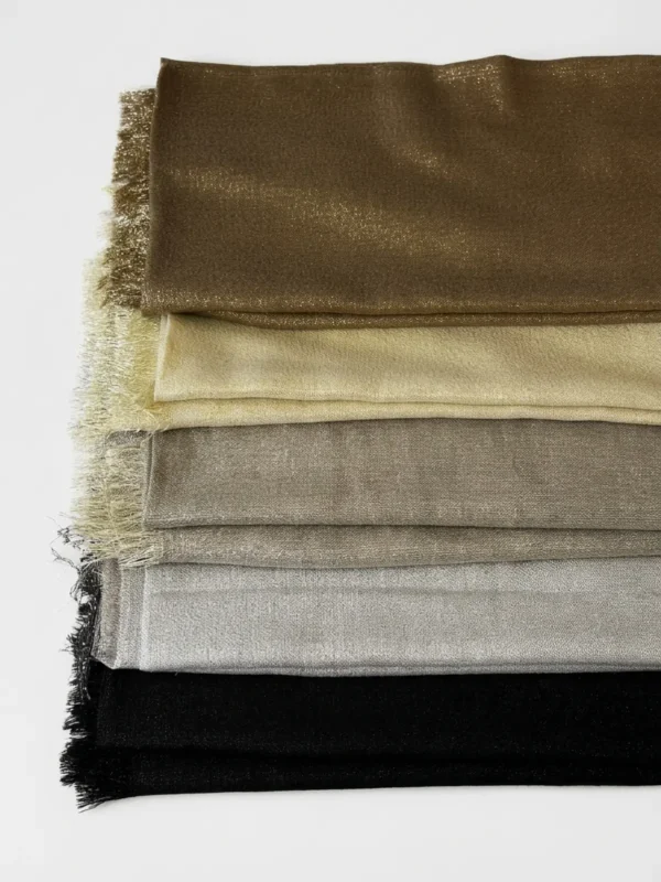 Pashmina Ada de Ramira confeccionada en algodón e hilo de lúrex